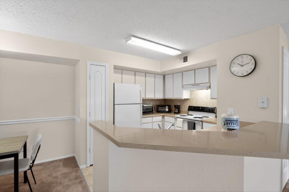 Bright & Comfy 2BR Home Away Apartment in Longwood