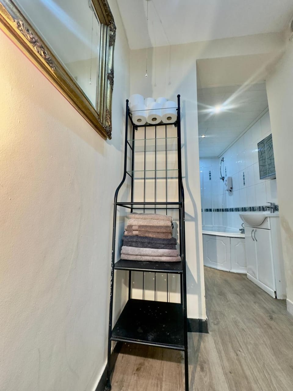 Cozy Osborne Square Bed and Breakfast in Barking