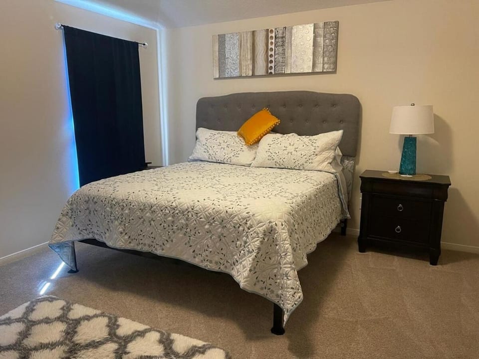 3BR, 2B - Near IAH - Family Ready, Spacious House in Houston