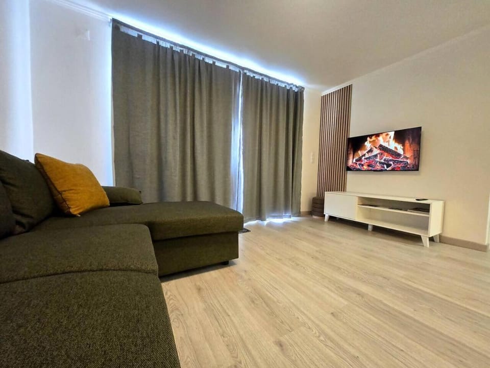 Communal lounge/ TV room, TV and multimedia, Living room