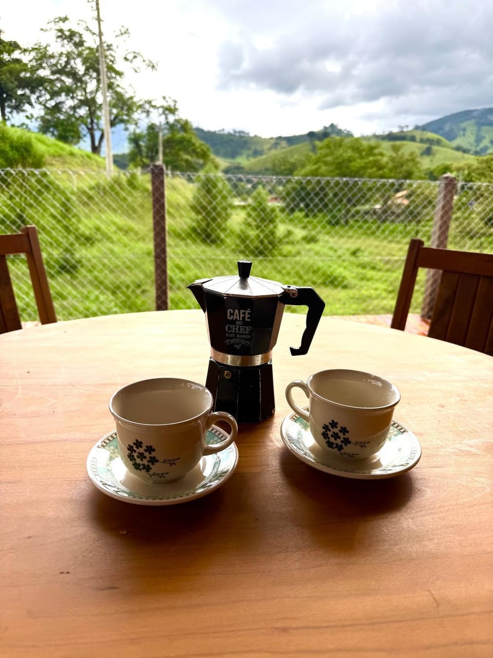 Natural landscape, Coffee/tea facilities, Dining area, Mountain view