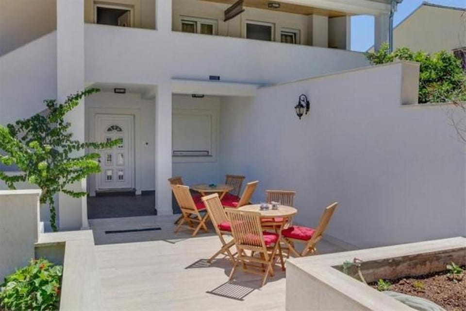 Location, children, Family