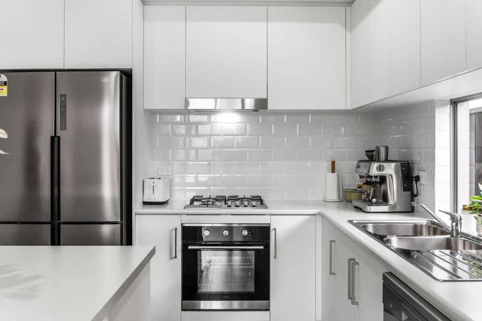 Stylish 3BR Stay Close to Tea Tree Plaza House in Adelaide