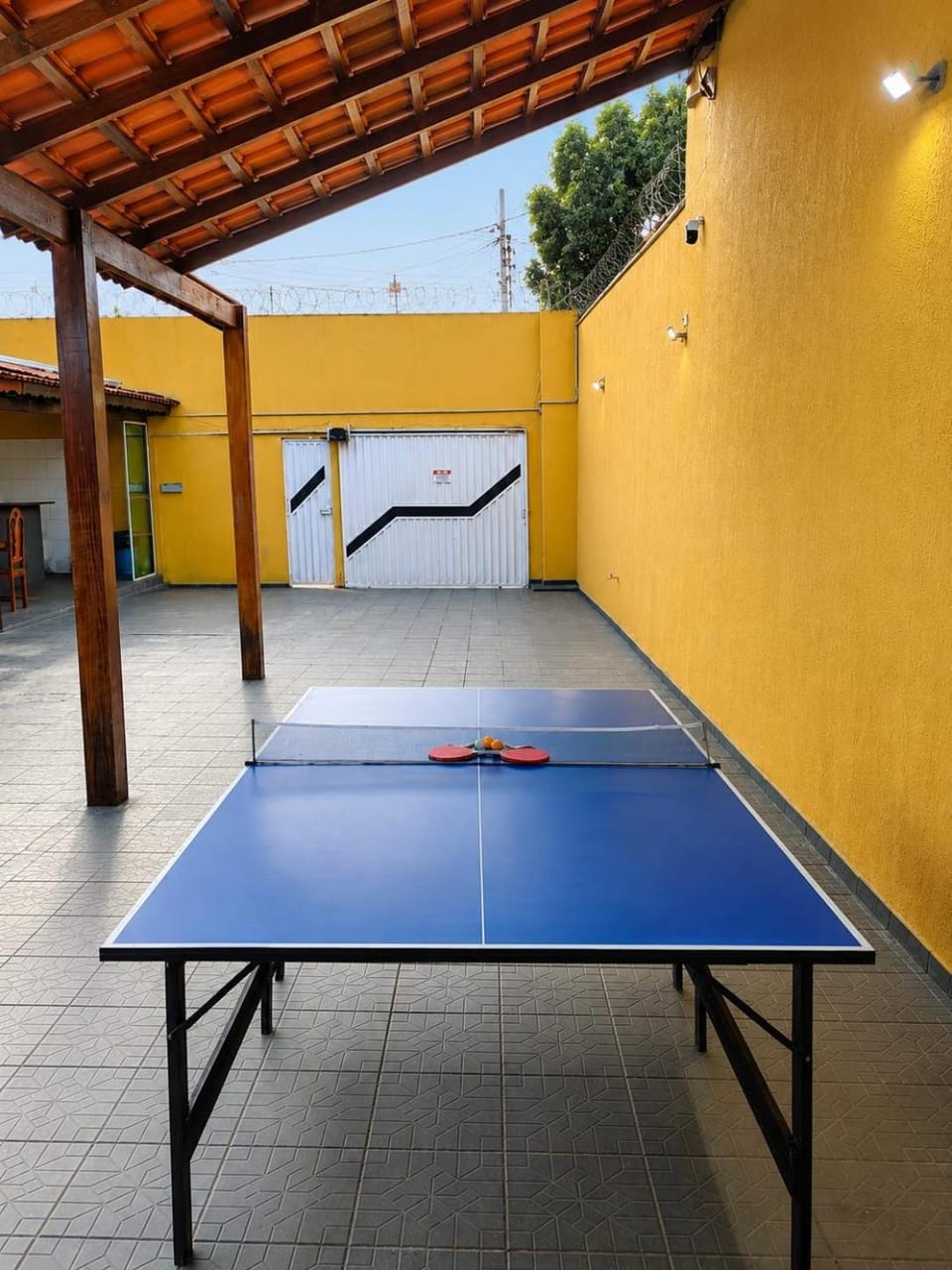 casa de temporada em Caldas Novas Go, com piscina de aquecimento solar e elétrico com , 4 quartos sendo 3 com ar condicionado e 3 banheiros , garagem para 5 carros House in State of Goiás