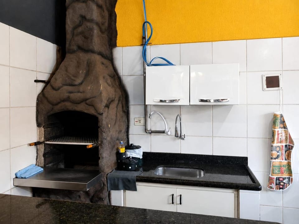 casa de temporada em Caldas Novas Go, com piscina de aquecimento solar e elétrico com , 4 quartos sendo 3 com ar condicionado e 3 banheiros , garagem para 5 carros House in State of Goiás
