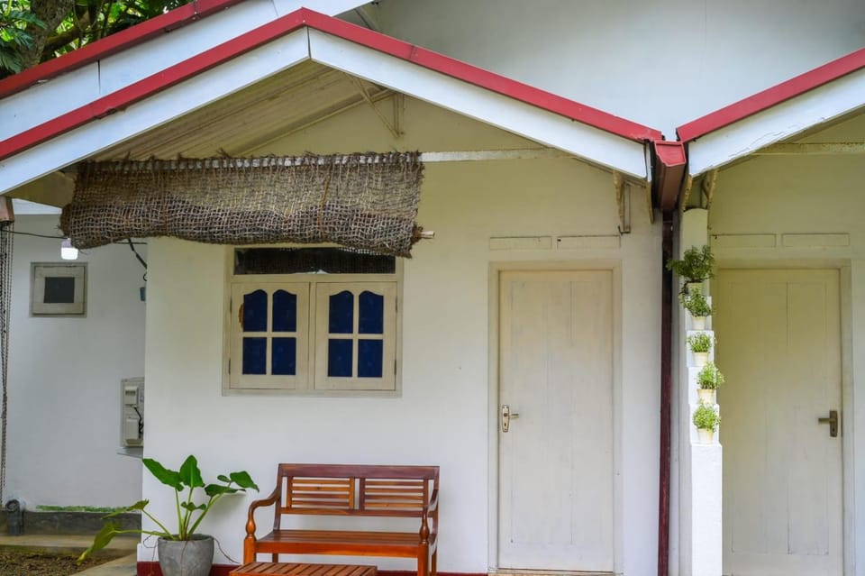 Emerald Lagoon Pool Villa Bed and Breakfast in Southern Province