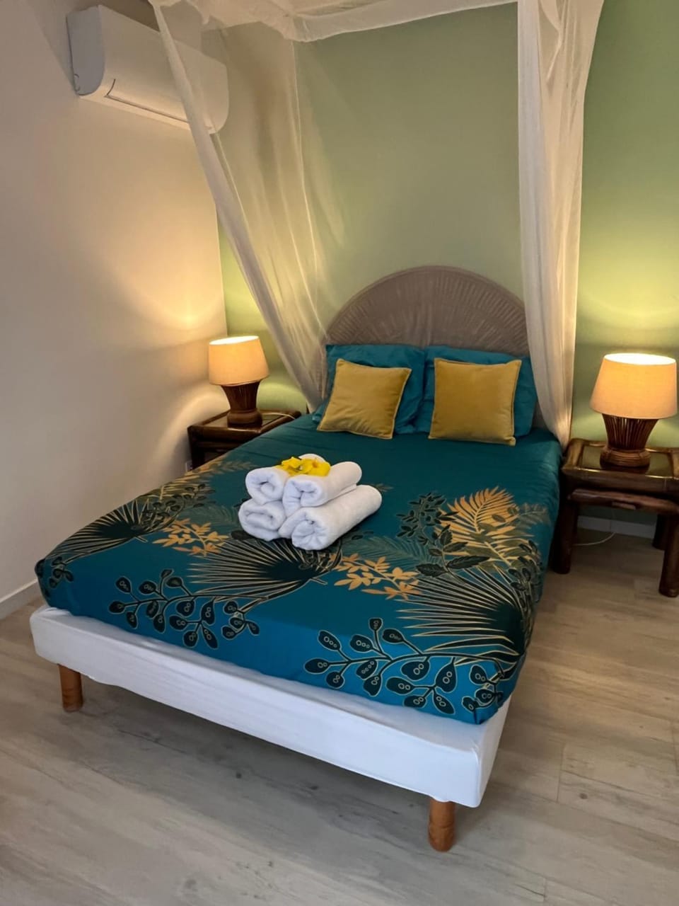 Bed, Photo of the whole room, Bedroom, towels, towels, air conditioner, air conditioner