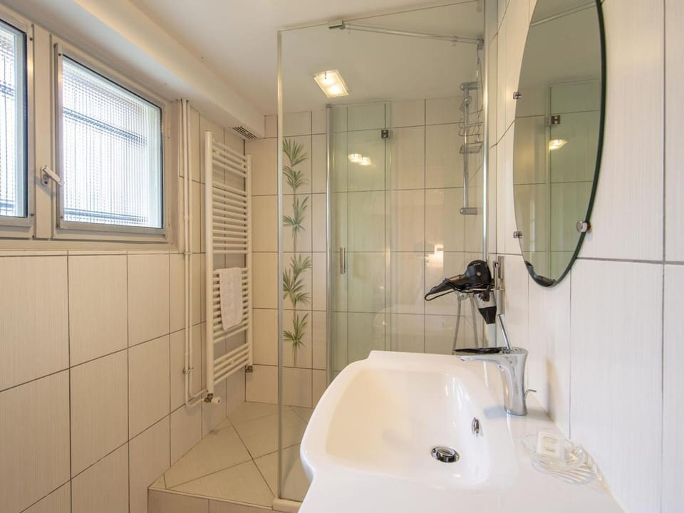 Chambre Châteauneuf : Charme Rustique avec Terrasse Privée et Wifi à Saint-Benoît-sur-Loire - FR-1-590-511 Bed and Breakfast in Centre-Val de Loire