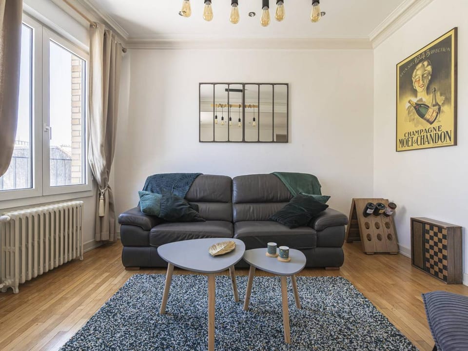 Duplex Élégant au Cœur de Reims - 2 Chambres - FR-1-870-15 Apartment in Reims