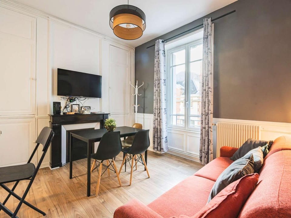 Appartement Lumière Hypercentre avec Wi-Fi à Reims - FR-1-870-14 Apartment in Reims
