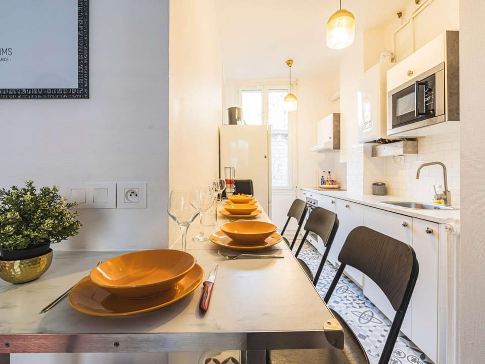 Appartement Lumière Hypercentre avec Wi-Fi à Reims - FR-1-870-14 Apartment in Reims