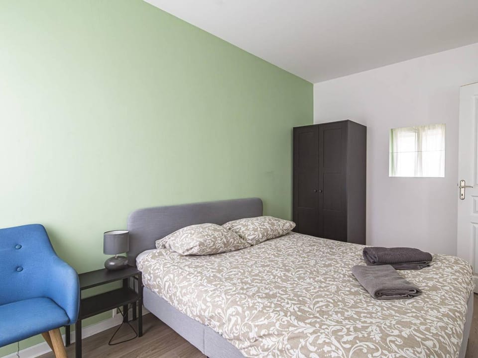 Appartement Lumineux avec WiFi au Cœur de Reims - FR-1-870-25 Apartment in Reims