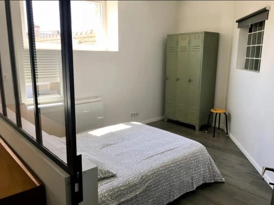 Grand Appartement 2 Chambres au Cœur de Reims - FR-1-870-34 Apartment in Reims