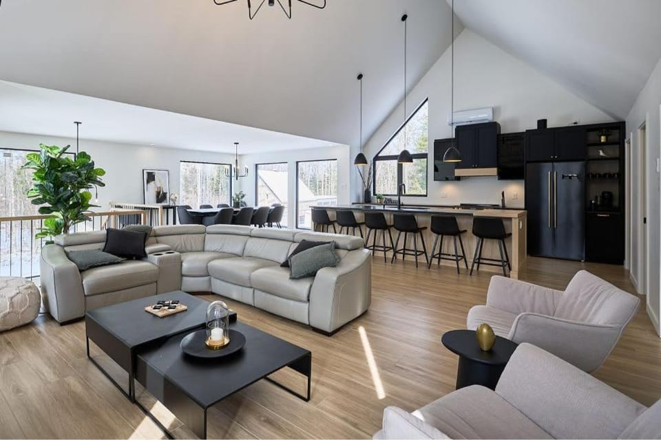 L'Evasion Mauricie - Private Spa - Sleeps 16 Chalet in Shawinigan