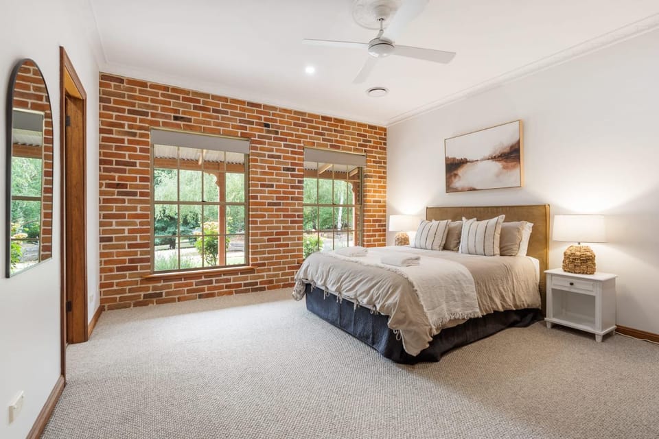 6 Minutes from Bathurst CBD - The Estait Homestead - Laffing Waters Retreat House in Bathurst