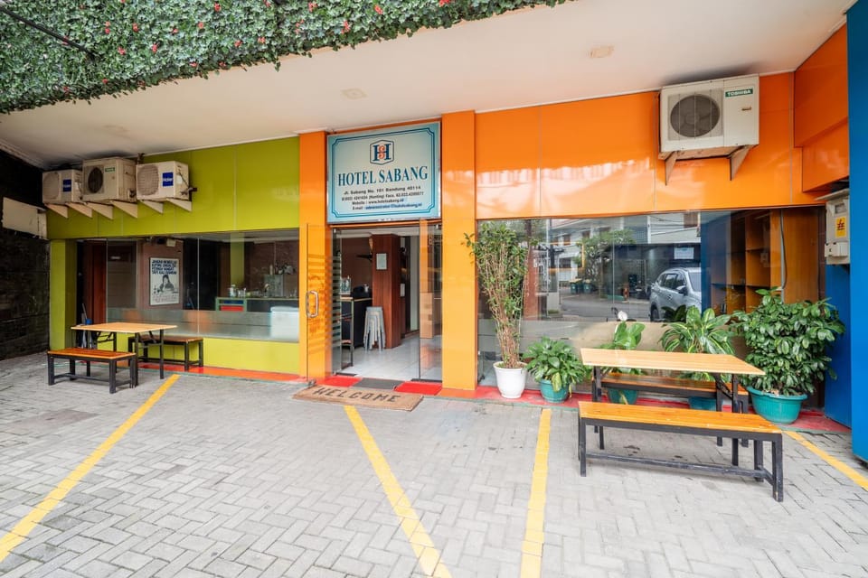 Facade/entrance, Area and facilities, Area and facilities