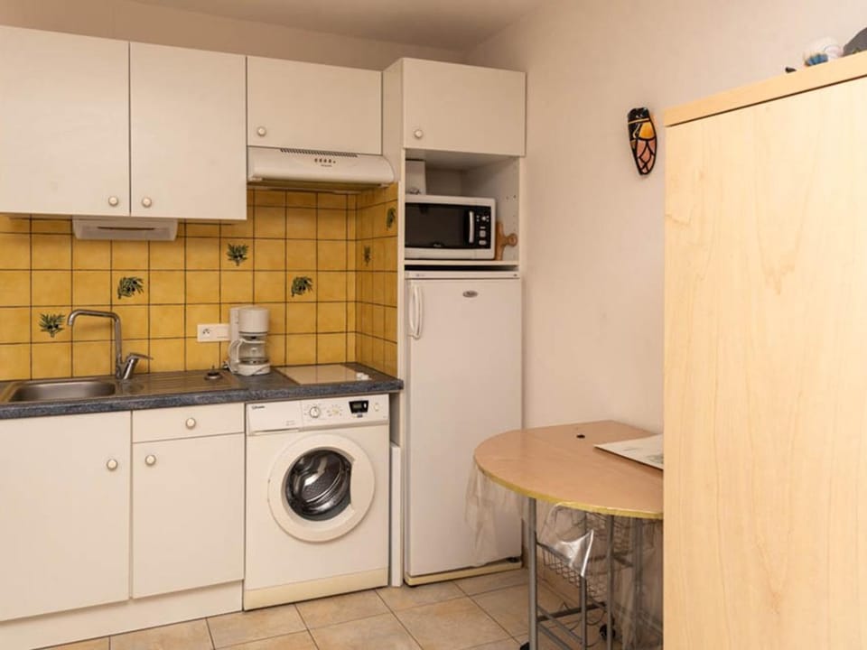 Studio cosy vue mer - 2 pers. - FR-1-803-100 Apartment in Le Lavandou