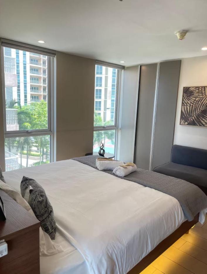 1Bedroom Suite St Mark Residences Near Venice Mall BGC Taguig Apartment in Makati