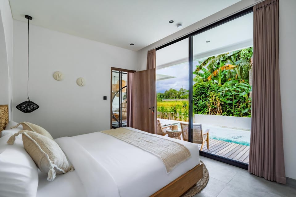 Bed, Bedroom, Pool view