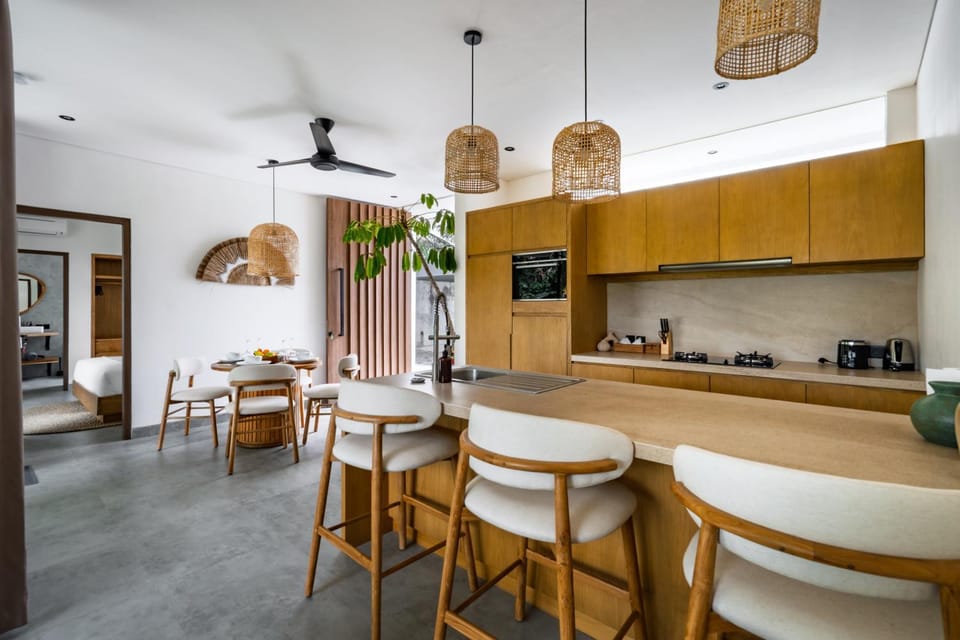 Kitchen or kitchenette, Seating area, Dining area