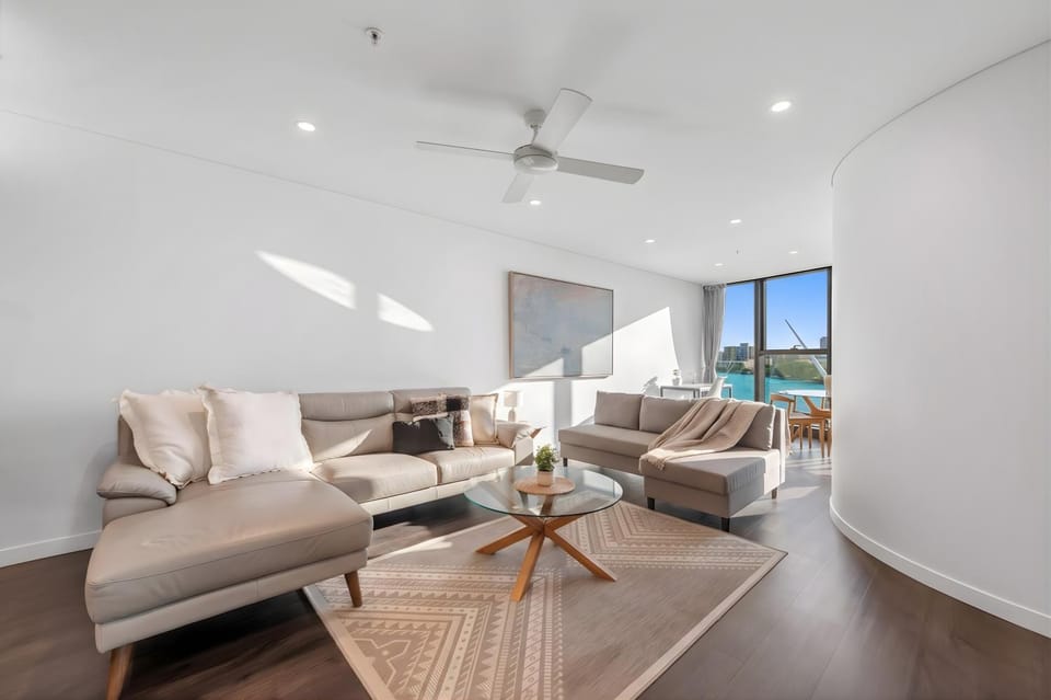 One Sky Residence - Sleep 6 - Pools Cinema Sauna Gym FREE Parking Apartment in Brisbane City