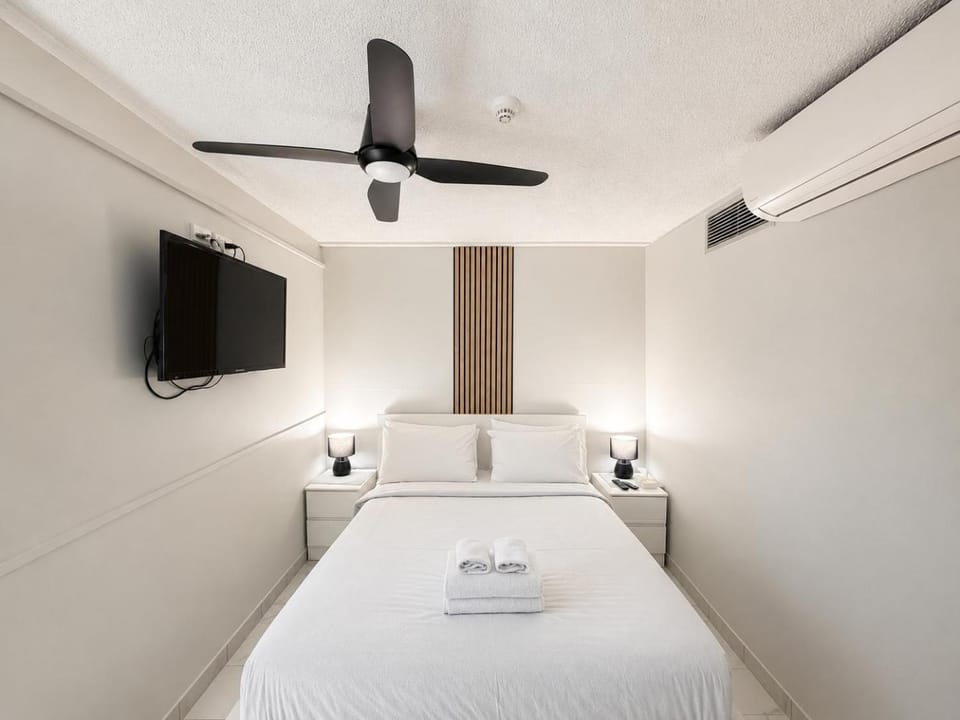 Beachfront Ocean View One Bedroom Apartment Surfers Apartment in Surfers Paradise