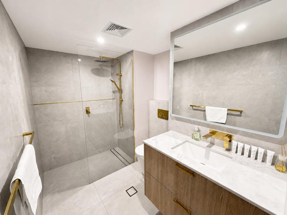 Beachfront Ocean View One Bedroom Apartment Surfers Apartment in Surfers Paradise