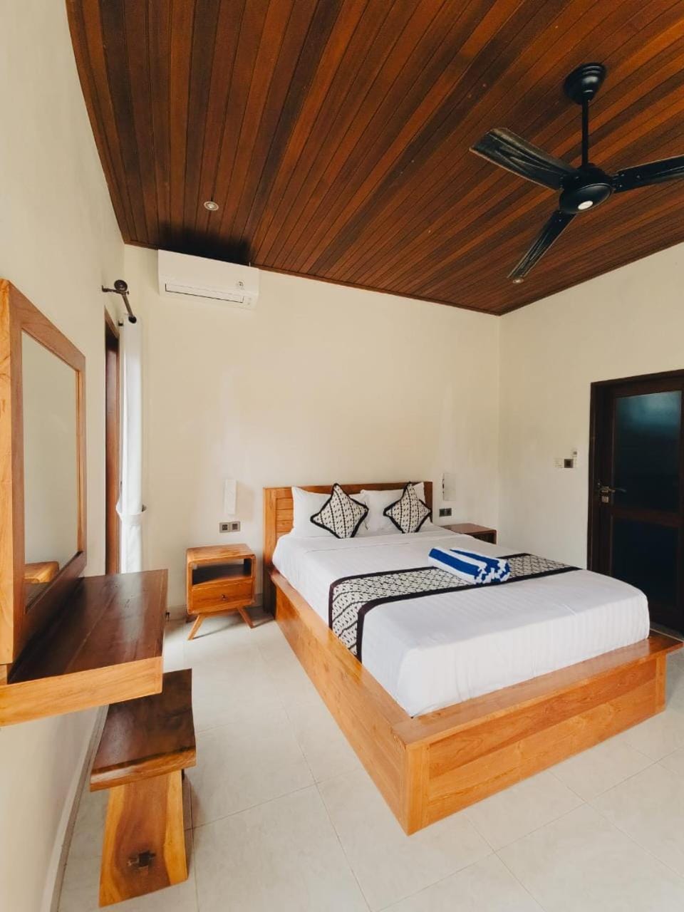 Bedroom, air conditioner