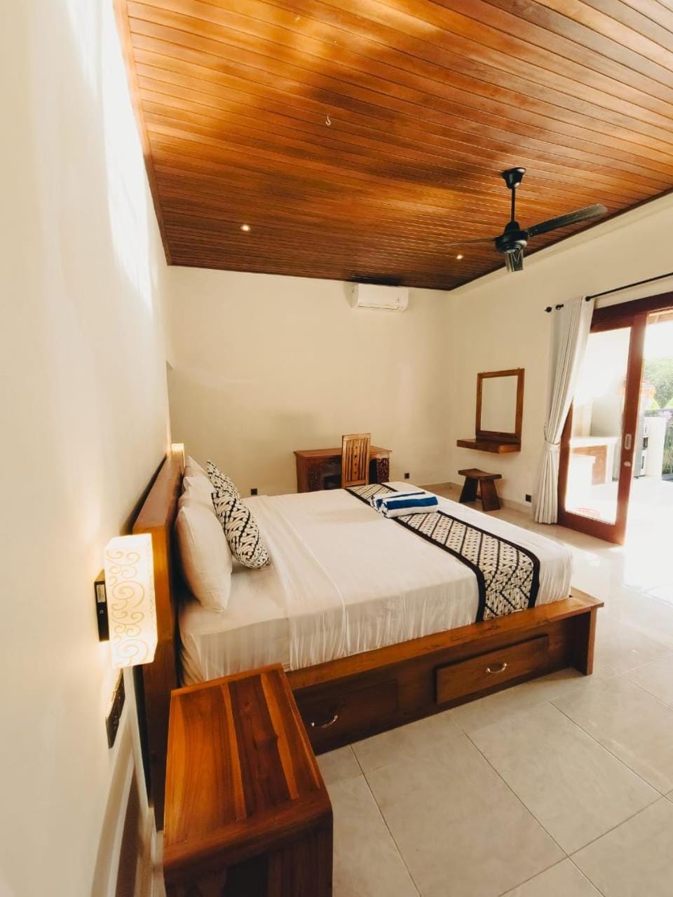 Bedroom, air conditioner