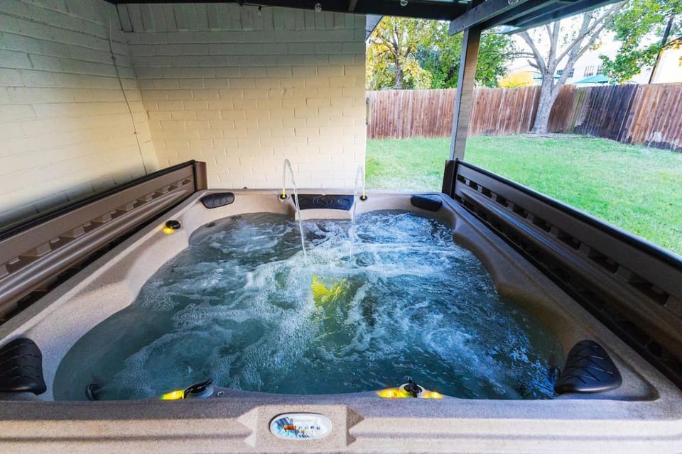 Tranquil Chic 3BR Getaway | Sauna•Gym•HotTub•Game House in Richardson