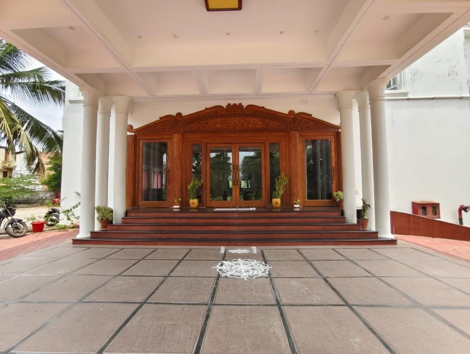 Facade/entrance