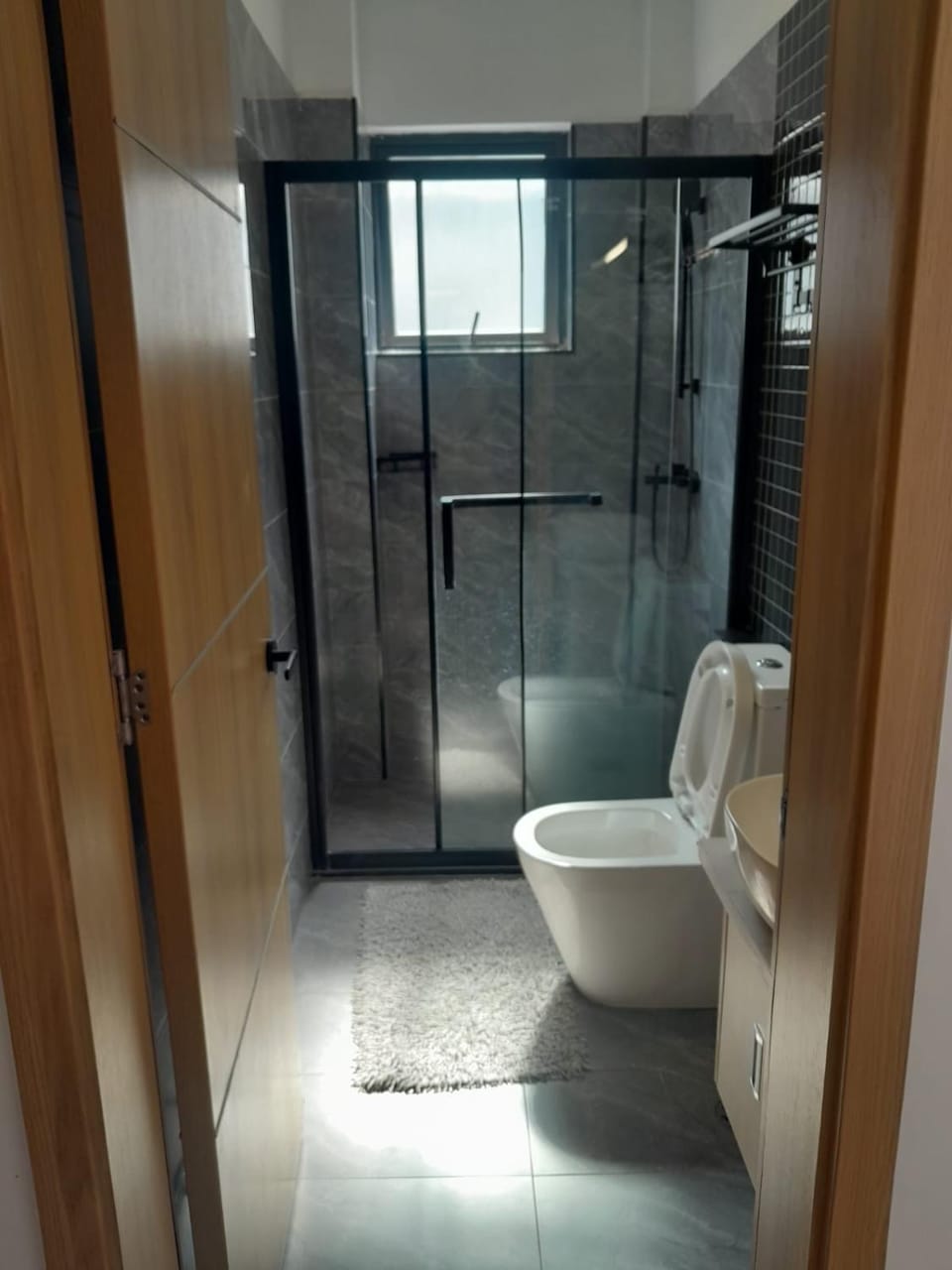 modernly furnished two bedroom apartment with swimming pool ,children playground ,ample private parking space and amazing scenic views Apartment in Nairobi