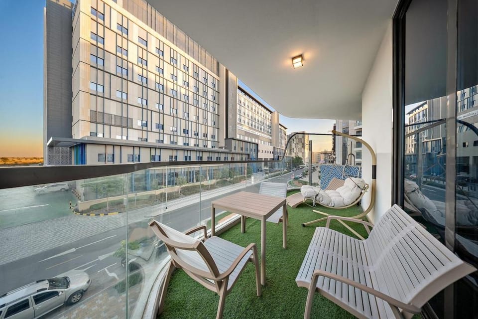 FIRST CLASS 2BR Trendy Luxe Private Pool Apartment in Dubai
