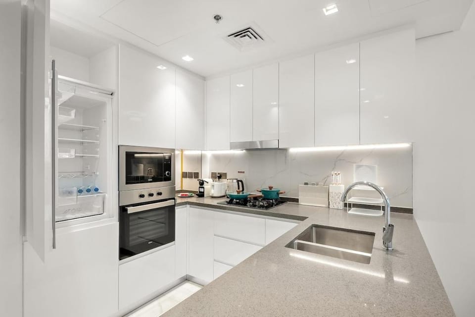 FIRST CLASS 2BR Trendy Luxe Private Pool Apartment in Dubai