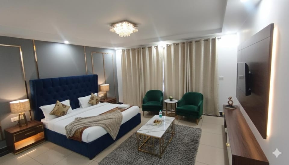 Bed, TV and multimedia, Living room, Photo of the whole room, Seating area, Bedroom, towels