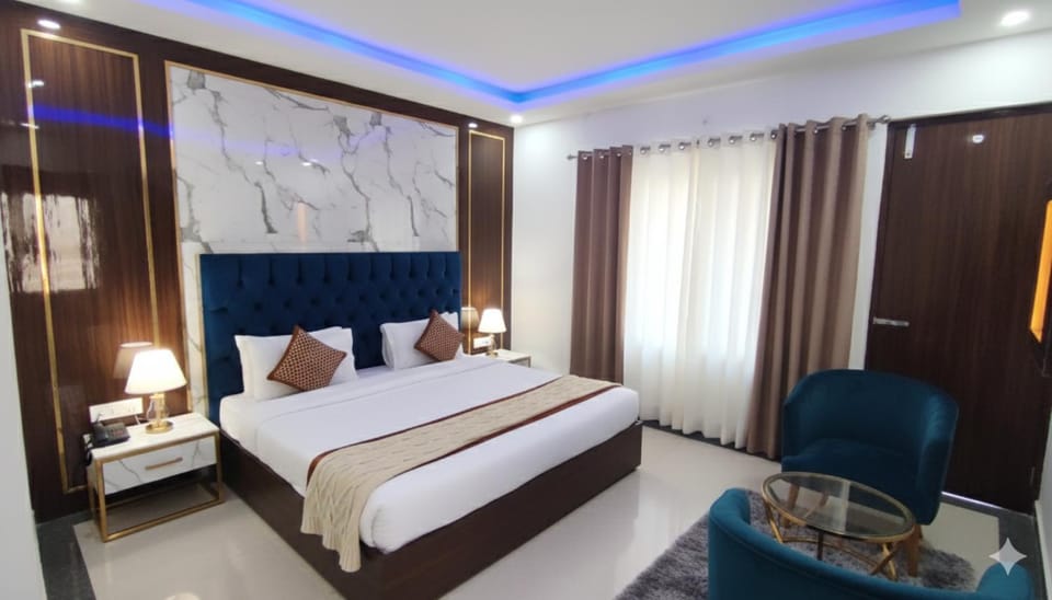 Bed, Living room, Photo of the whole room, Seating area, Bedroom, wardrobe