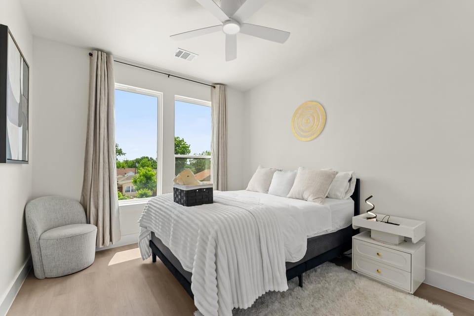 Bed, Photo of the whole room, Bedroom