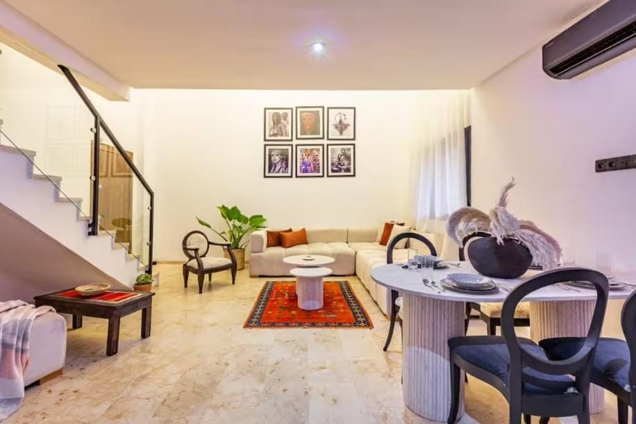 Living room, Dining area