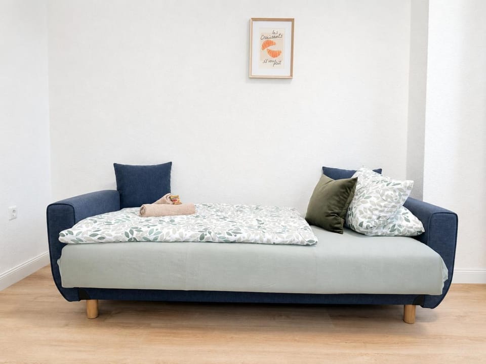 Communal lounge/ TV room, Bed, Living room, Photo of the whole room, Decorative detail, Decorative detail, Seating area, Bedroom, internet, internet
