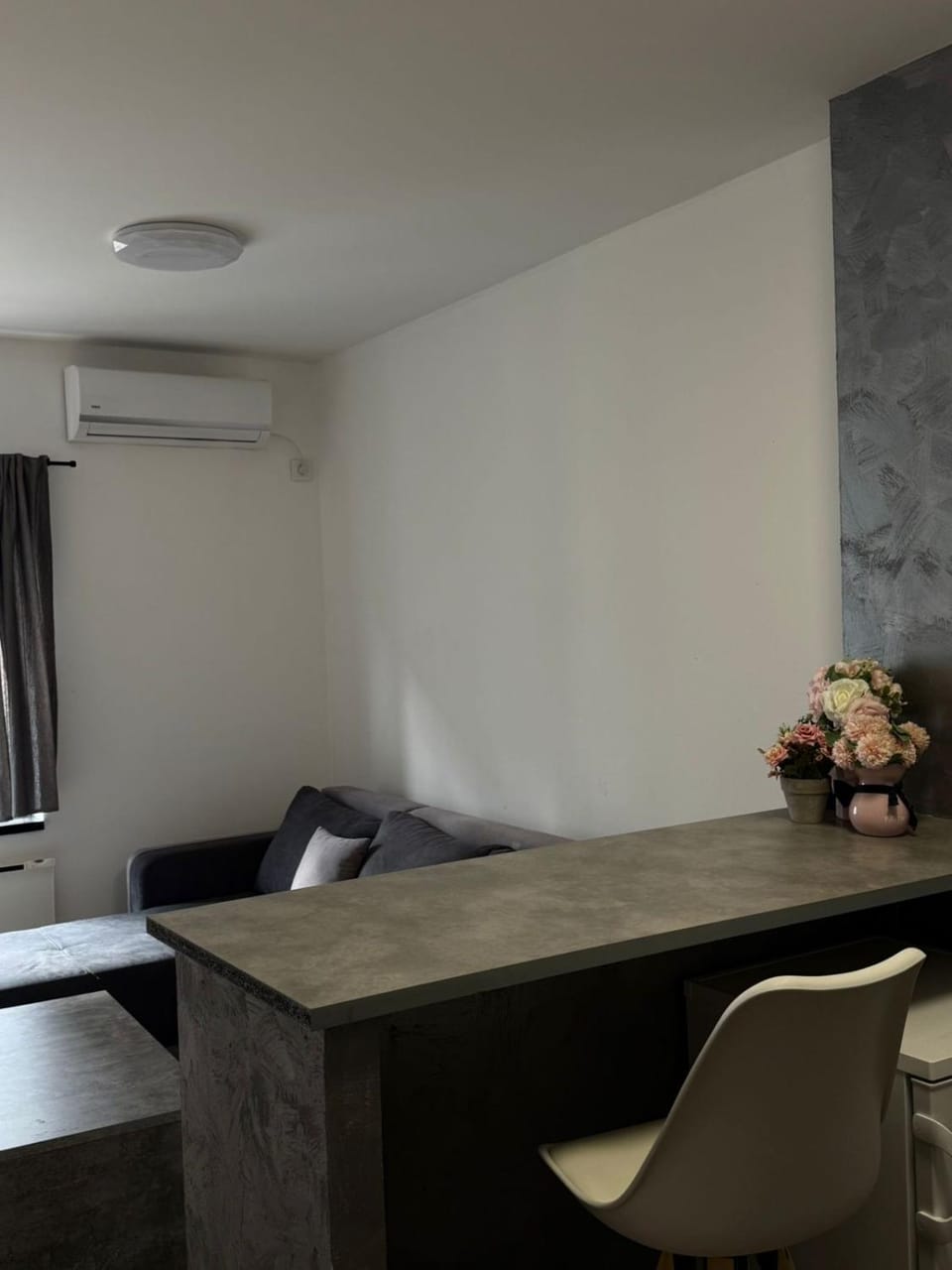 Kitchen or kitchenette, Living room, Seating area