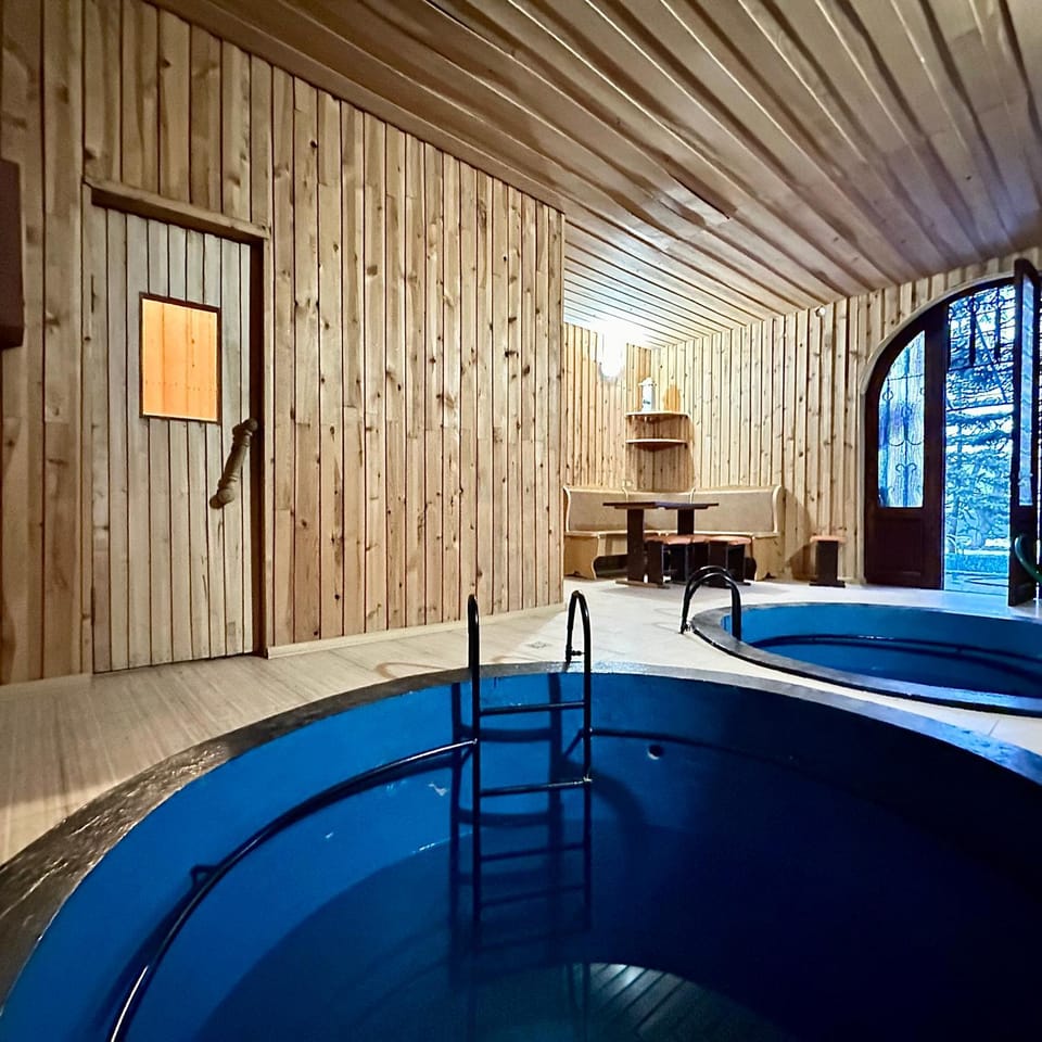Sauna, Swimming pool