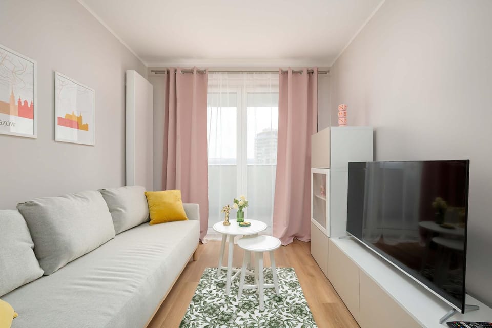 TV and multimedia, Living room, Seating area, Evening entertainment