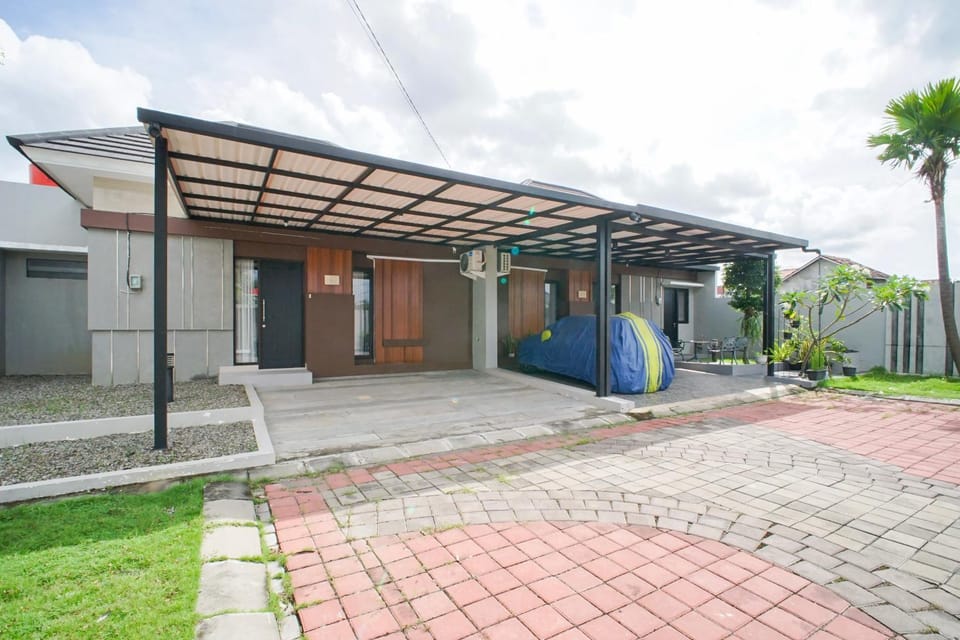 Property building, Day