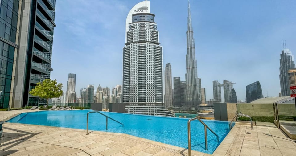 Property building, Day, Pool view, Swimming pool, Swimming pool