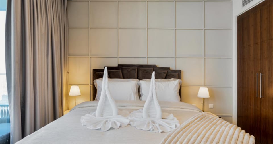 Bed, Photo of the whole room, Bedroom, towels