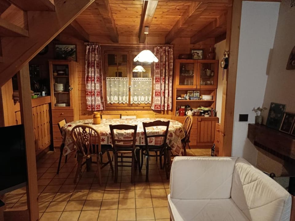 Savoyard chalet 6pers exceptional view Chalet in Les Houches