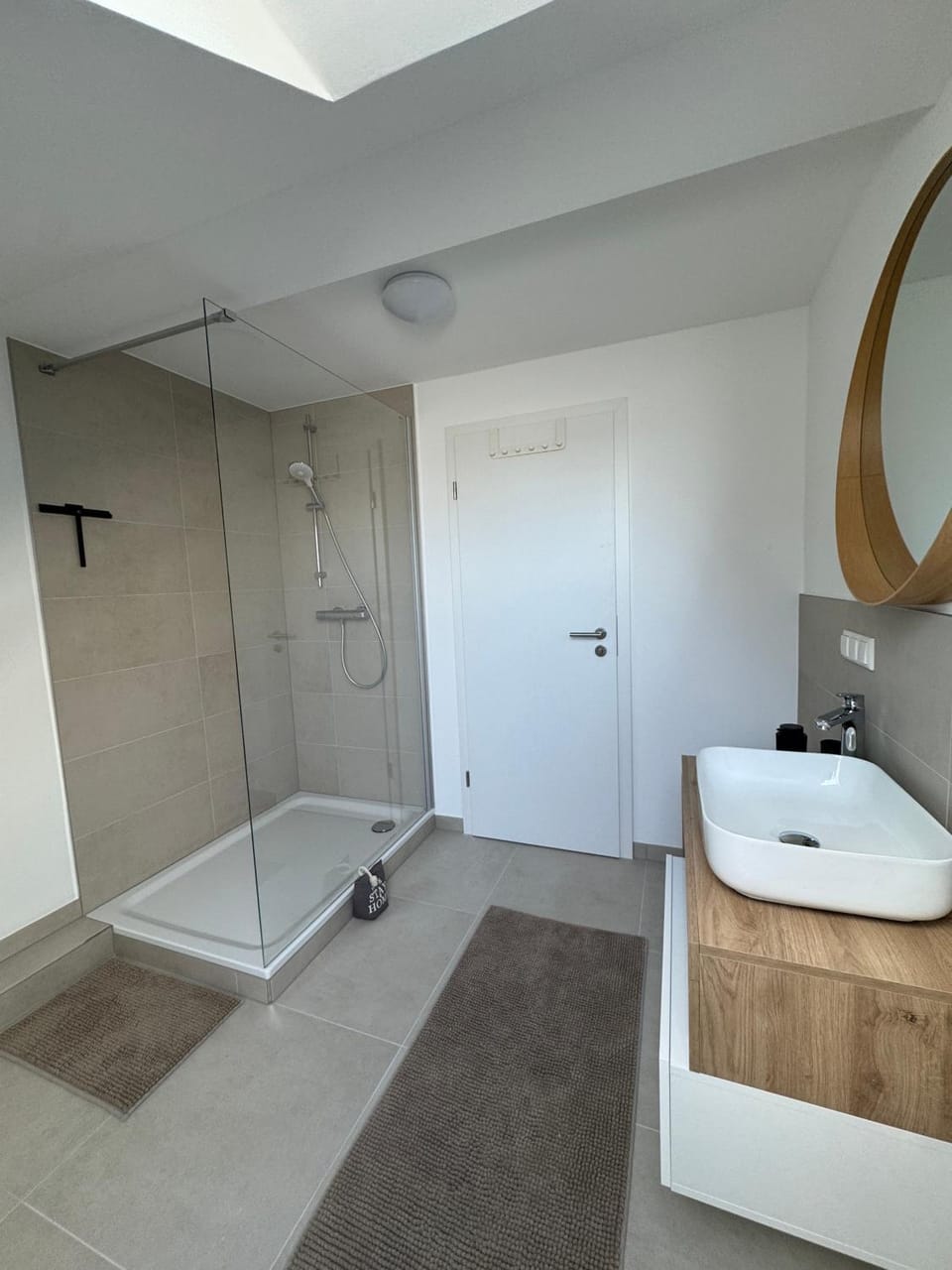 Bathroom, Living room