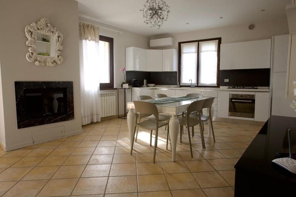 Kitchen or kitchenette, Dining area, dishwasher, oven, stove