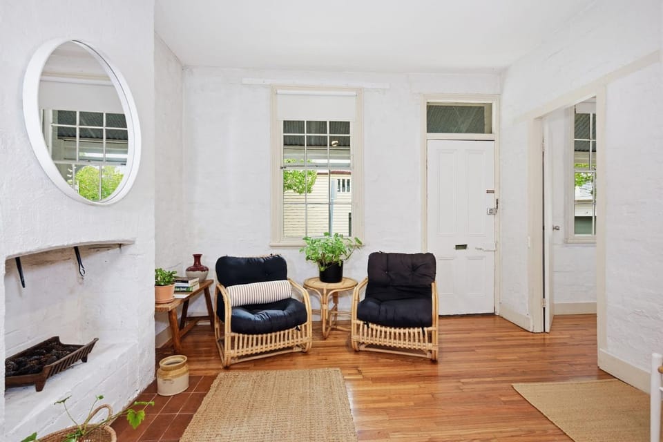 Draper Garden Cottage with Parking House in Melbourne