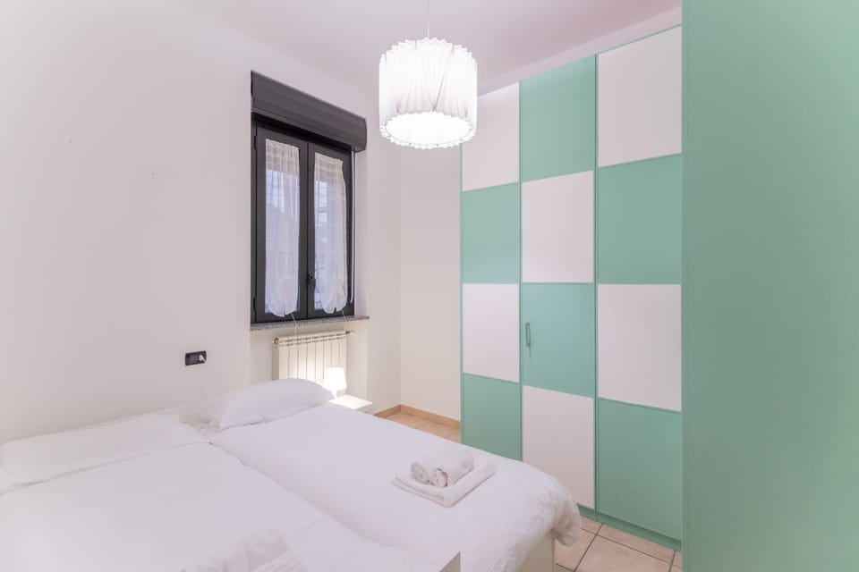 Photo of the whole room, Bedroom, towels